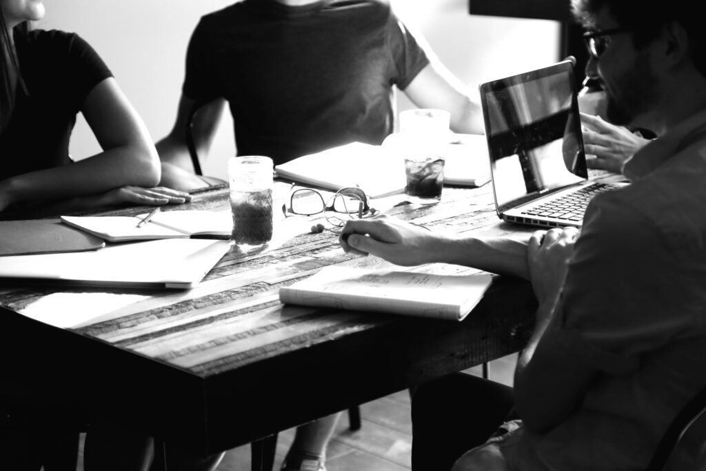 B2B PARTNERSHIP Professionals working together